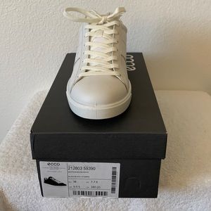 Ecco women’s Street lite sneakers.